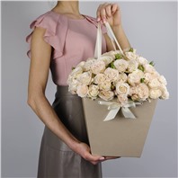 Пионовидная кустовая роза