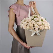 Пионовидная кустовая роза